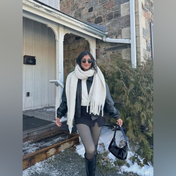 STEVE MADDEN Super-Soft Knit Muffler Chunky White Oversized Scarf - Picture 8 of 8